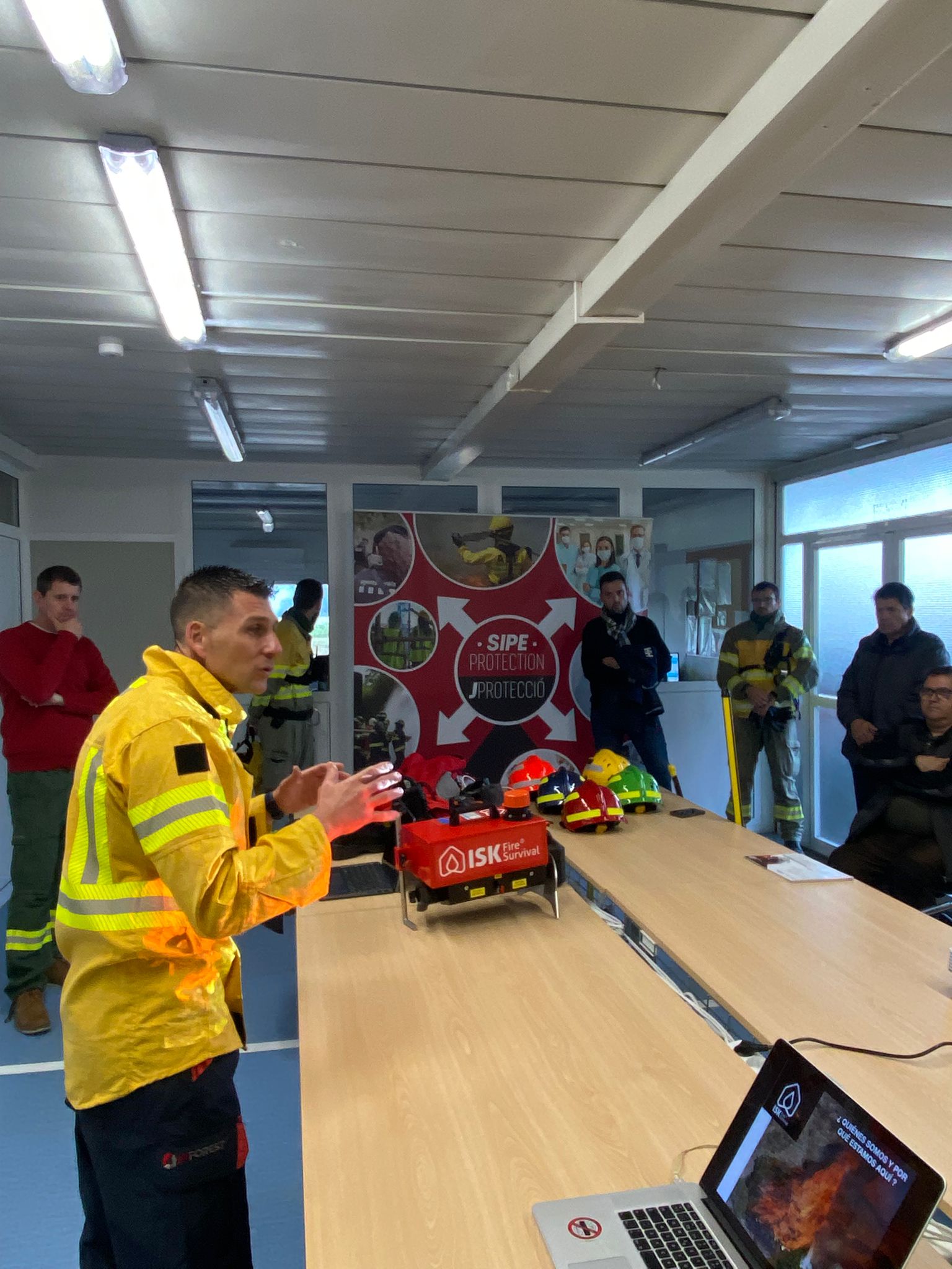 WhatsApp Image 2025-11-21 at 09.01.02